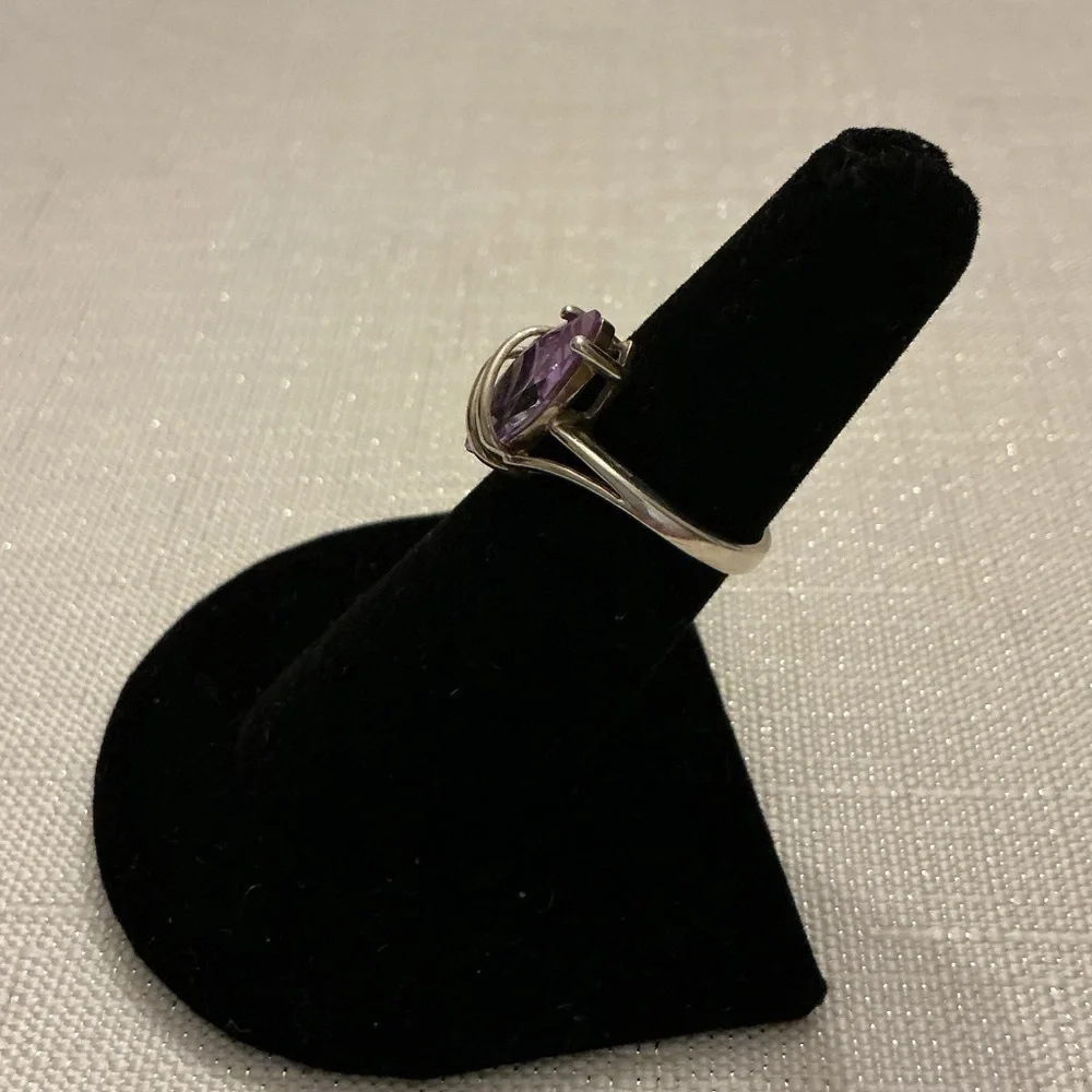 Avon Vintage Silver Tone Lavender Ring this ring